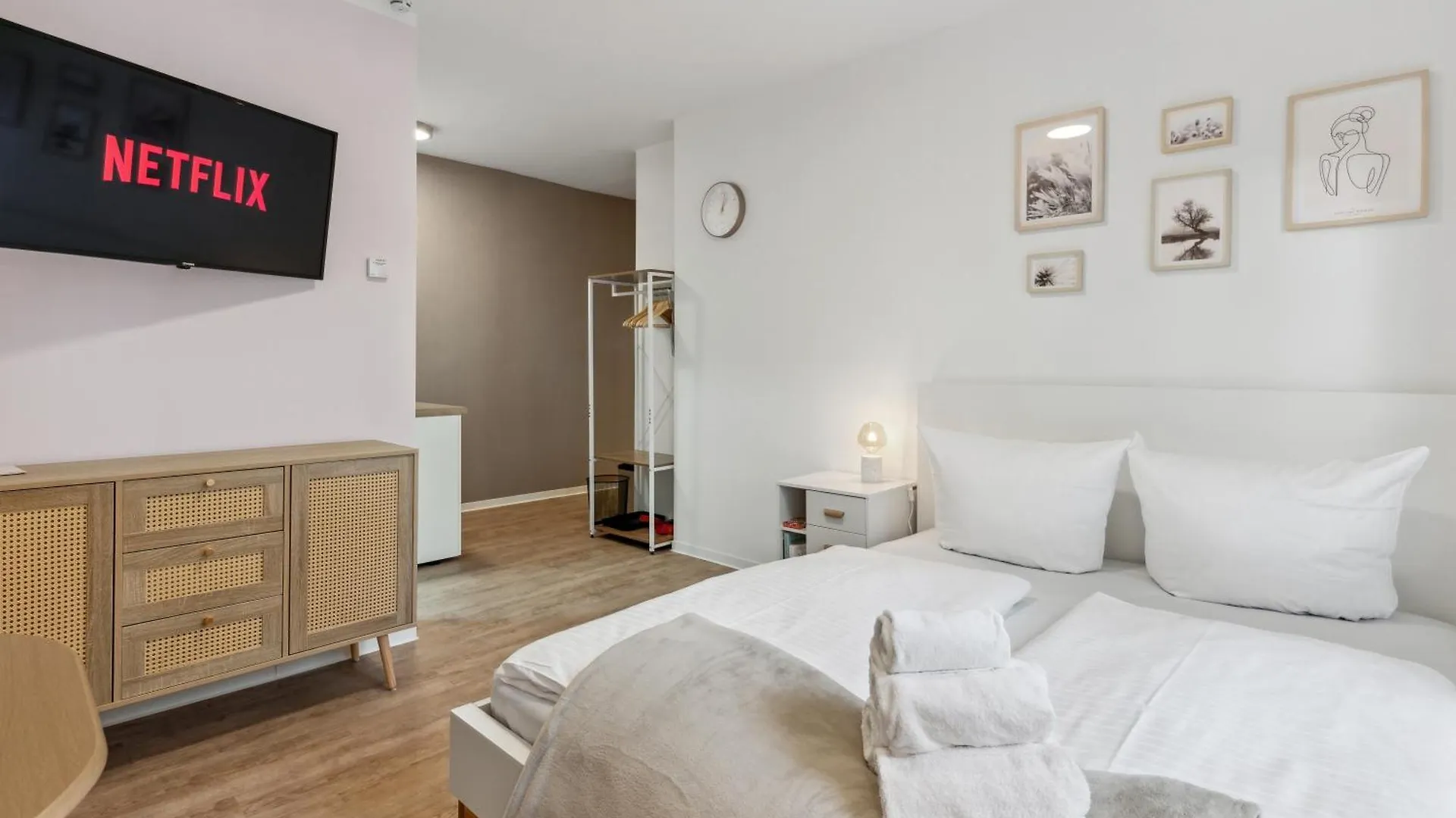 Vorstadtoase Fuer 2 - Netflix, Parkplatz, Naehe Ber, Queensize-Bett Eichwalde