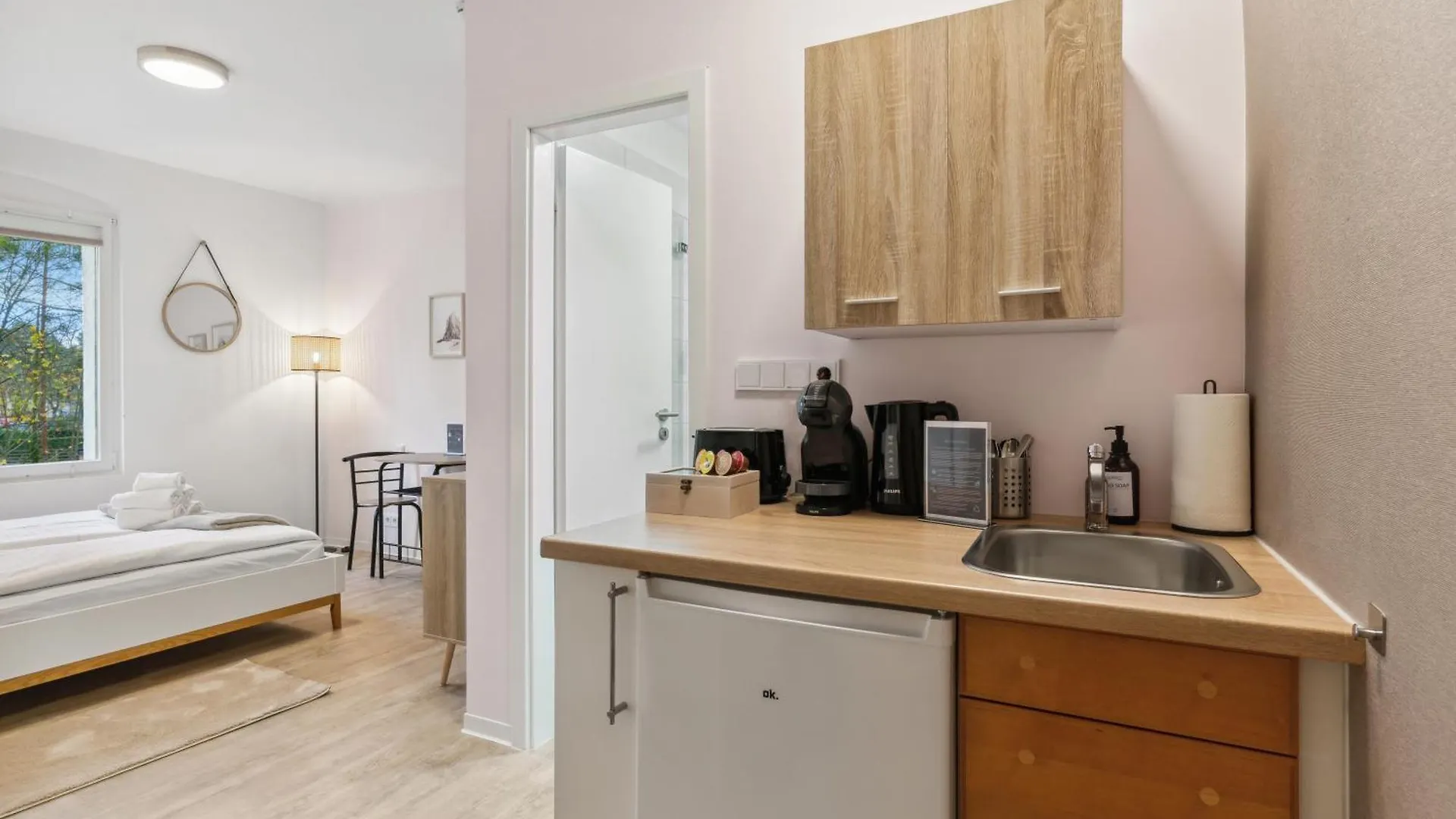 Apartment Vorstadtoase Fuer 2 - Netflix, Parkplatz, Naehe Ber, Queensize-Bett Eichwalde