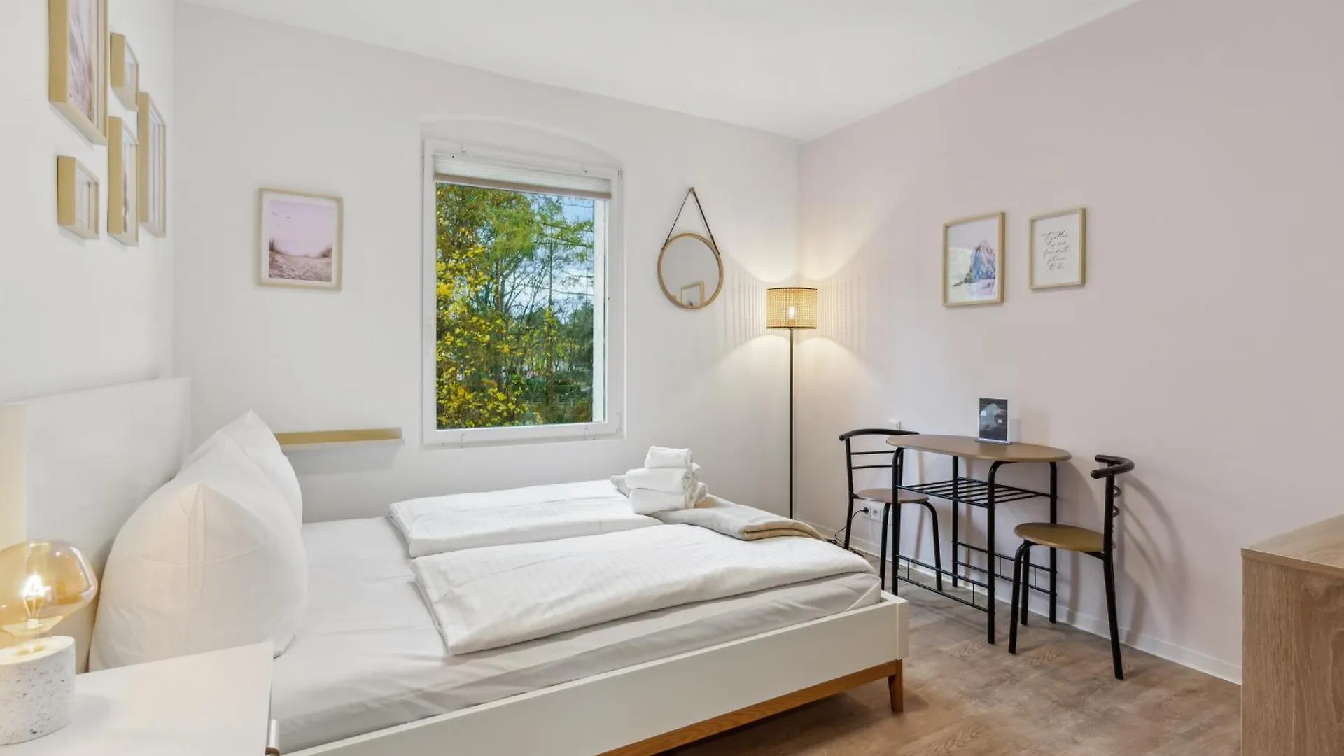 Vorstadtoase Fuer 2 - Netflix, Parkplatz, Naehe Ber, Queensize-Bett Eichwalde Apartment