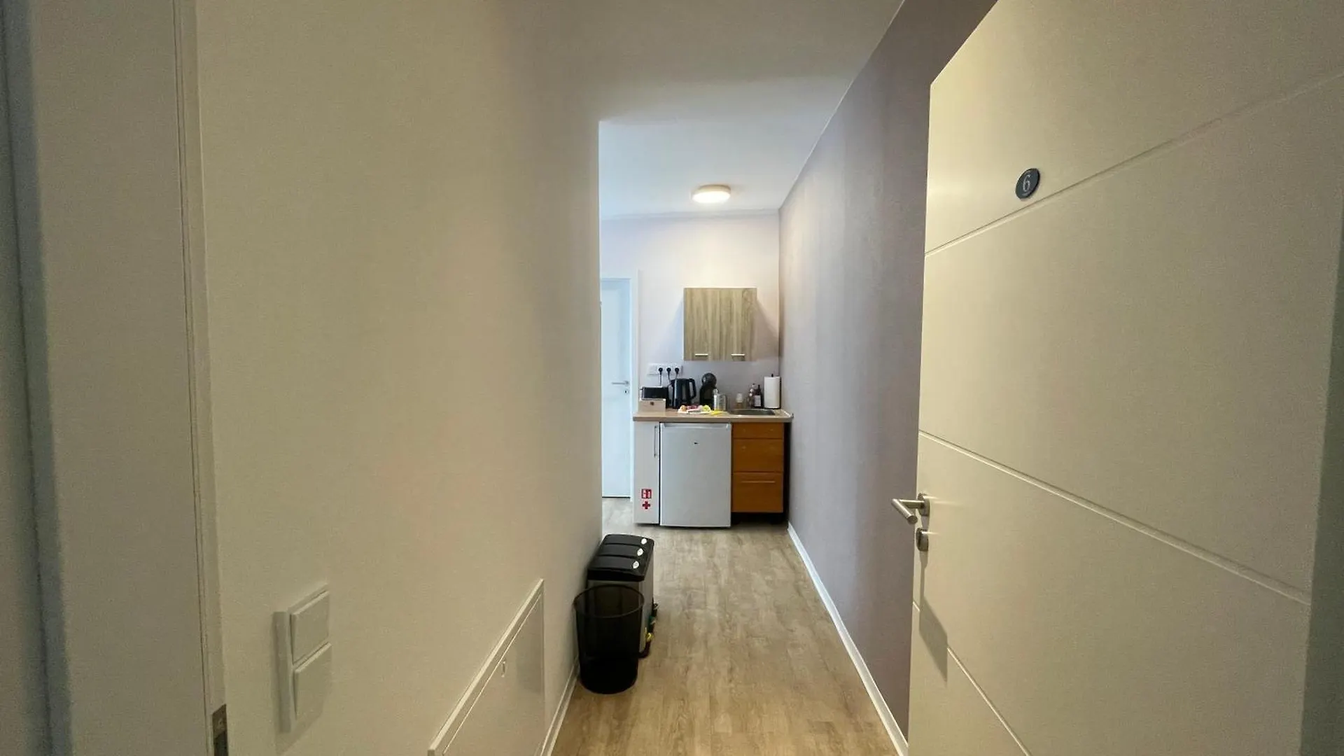 Apartment Vorstadtoase Fuer 2 - Netflix, Parkplatz, Naehe Ber, Queensize-Bett Eichwalde
